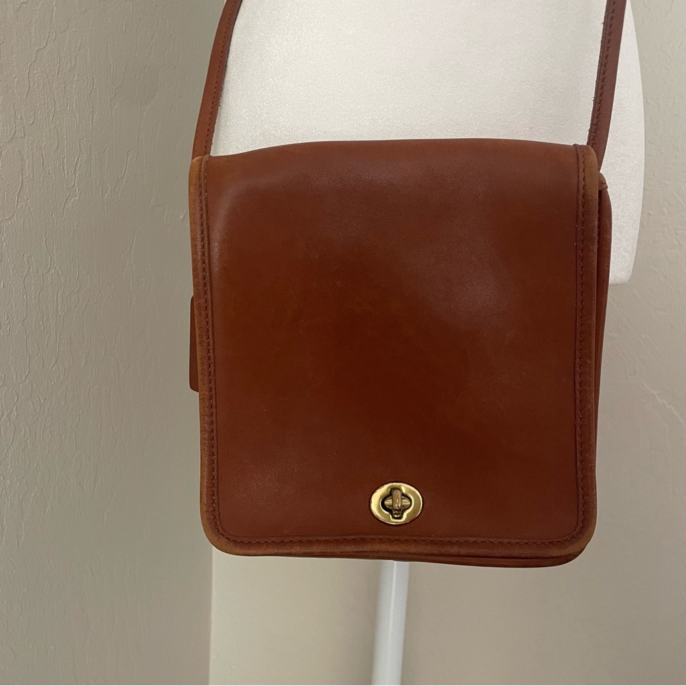 Vintage COACH Crossbody Shoulder Bag Glovetanned Leather Turnlock Charm Brown - Picture 5 of 12